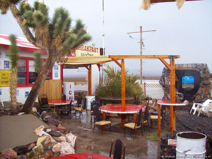 Condemned cafe Rosies Den, Route 93, Arizona, United States 2008,travel, photography,favorites